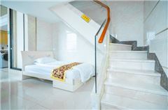 Multi-level Deluxe Triple-bed 5 Pax Suite