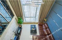 Multi-level Deluxe  Queen Suite