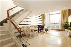 Multi-level Deluxe  Queen Suite