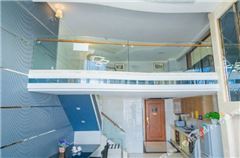 Multi-level Deluxe  Queen Suite