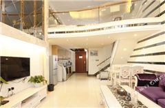 Multi-level Deluxe  Queen Suite