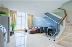 Multi-level Deluxe  Queen Suite