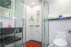 Multi-level Deluxe  Queen Suite