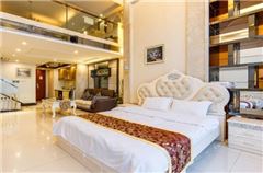 Multi-level Deluxe Triple-bed 6 Pax Suite
