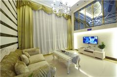 Multi-level Deluxe  Queen Suite