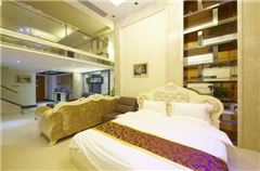 Multi-level Deluxe Triple-bed 5 Pax Suite