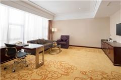 Deluxe Suite A