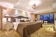 Deluxe Mountain-view Suite