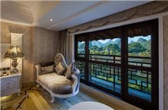 Deluxe Mountain-view Suite