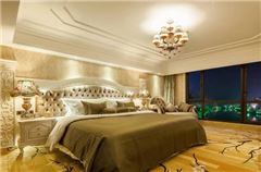 Deluxe River-view Suite
