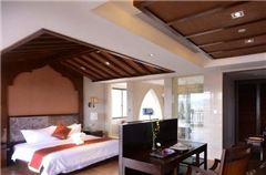 Deluxe Panoramic Suite