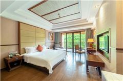 Panoramic Queen Room