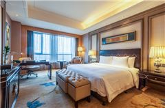 Executive Deluxe Queen Room