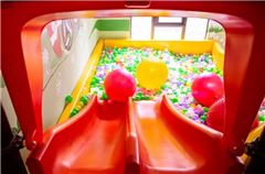 Aire de jeux pour enfants / club pour enfants