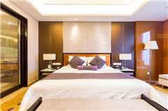 Executive Deluxe River-view Queen Room