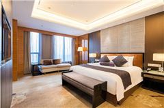 Executive Deluxe River-view Queen Room