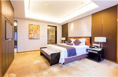 Executive Deluxe River-view Queen Room