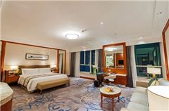 Deluxe River-view Queen Room