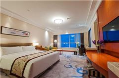 Superior River-view Queen Room
