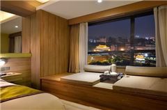 Wooden Panoramic Queen Room