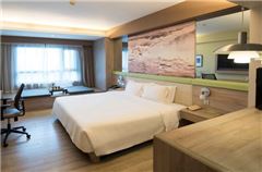 Wooden Panoramic Queen Room