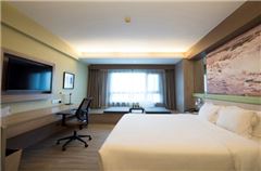 Wooden Panoramic Queen Room
