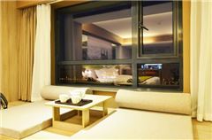 Wooden Panoramic Queen Room