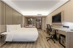 Wooden Panoramic Queen Room