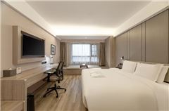 Wooden Panoramic Queen Room