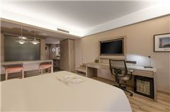 Wooden Panoramic Queen Room