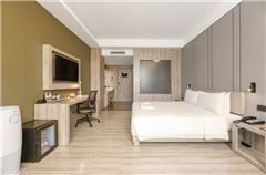 Wooden Queen Room