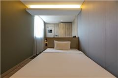 Elegant Queen Room