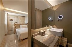 Elegant Queen Room