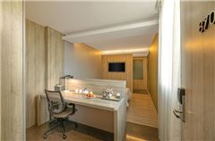 Elegant Queen Room