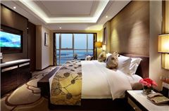 Executive River-view Queen Room