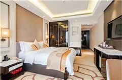 Executive River-view Queen Room