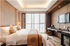 Deluxe Queen Room