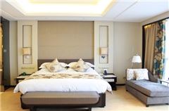 Executive River-view Queen Room