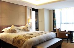 Deluxe River-view Queen Room