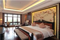 Queen Room B