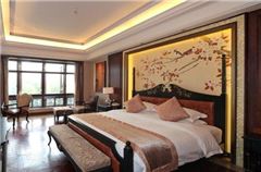 Queen Room B