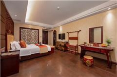 Superior Courtyard View Queen Room