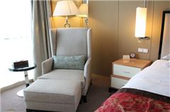 Business Queen Room