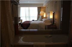 Business Queen Room