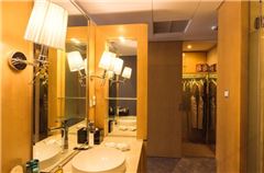 Executive Queen Room