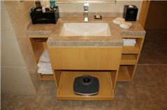 Business Queen Room
