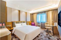 Panoramic Queen Room