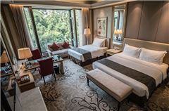 Deluxe Family Room