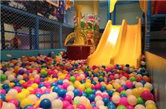 Aire de jeux pour enfants / club pour enfants