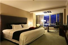 Business Queen Room